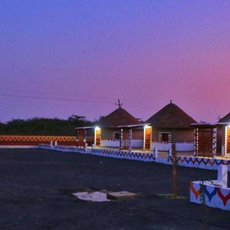 Banni Village Resort - Rann Of Kutch Bherandiāla Extérieur photo