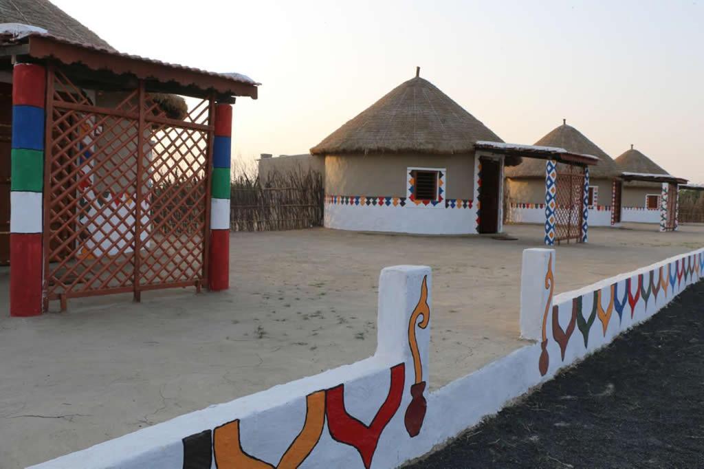 Banni Village Resort - Rann Of Kutch Bherandiāla Extérieur photo