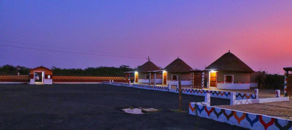 Banni Village Resort - Rann Of Kutch Bherandiāla Extérieur photo